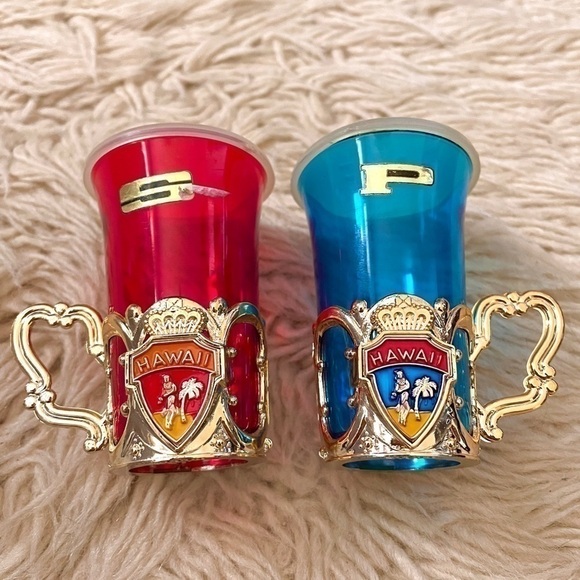 Vintage Hawaii Red Blue Plastic Salt & Pepper Shakers - made in Japan 🇯🇵 - Picture 10 of 11